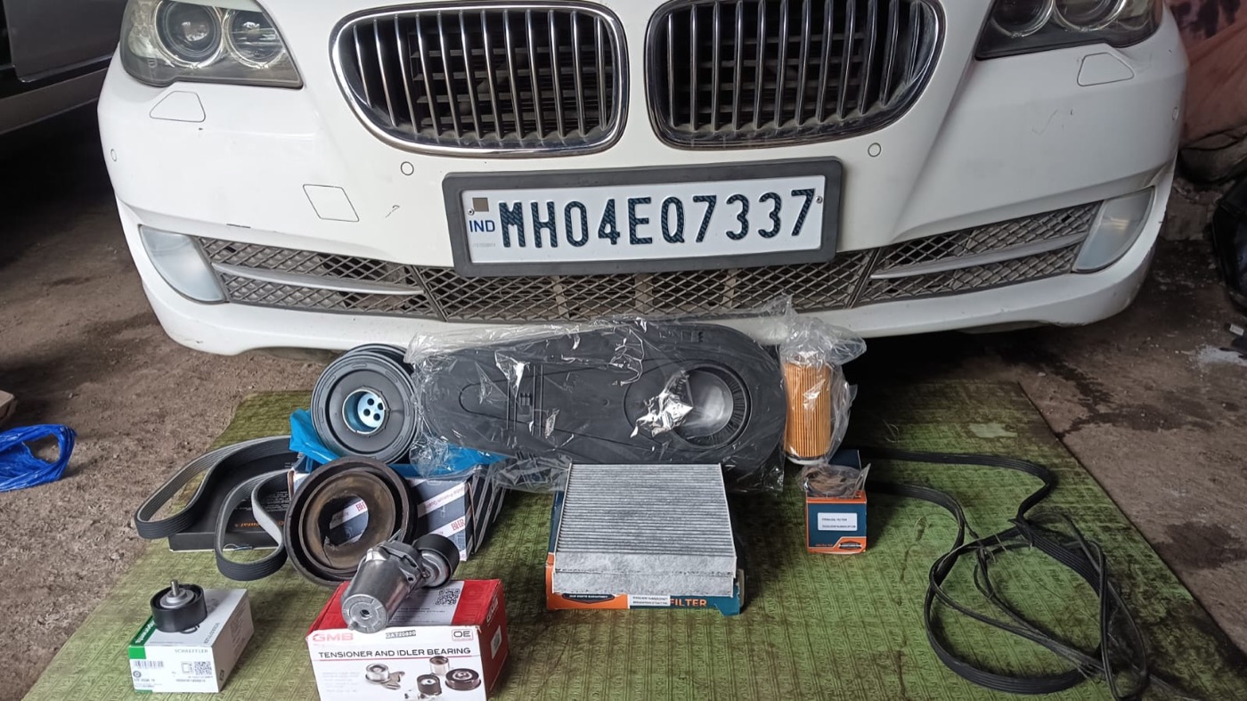 BMW service parts including crank pulley and belts